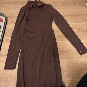 Brown Ribbed Long-Sleeved Midi Dress with Collar, Size L